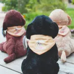 Grande peluche en forme de labrador noir, chocolat et sable