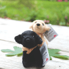 Porte clef avec une petite peluche noir en forme de chien avec un dossard "Chiens Guides de Paris"