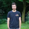 Photo boutique t-shirt noir avec une illustration du pôle élevage