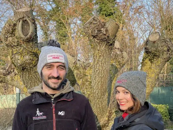 bonnet avec pompom gris et bonnet sans pompom gris