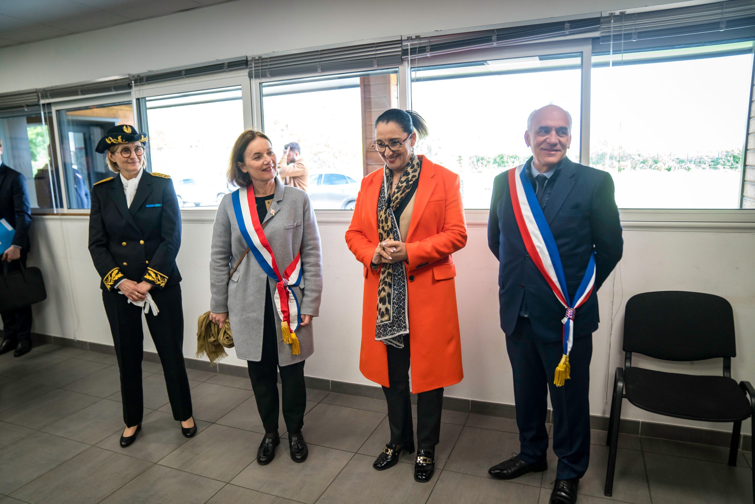 Madame la Minsitre Fadila Khattabi, Stéphane Grasset, maire de la ville de Buc, Anne Bergantz, députée des Yvelines et Aude Plumeau, directrice de cabinet du préfet des Yvelines