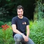 Photo boutique t-shirt noir avec une illustration du pôle élevage