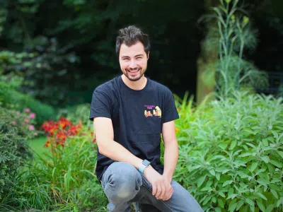 Photo boutique t-shirt noir avec une illustration du pôle élevage